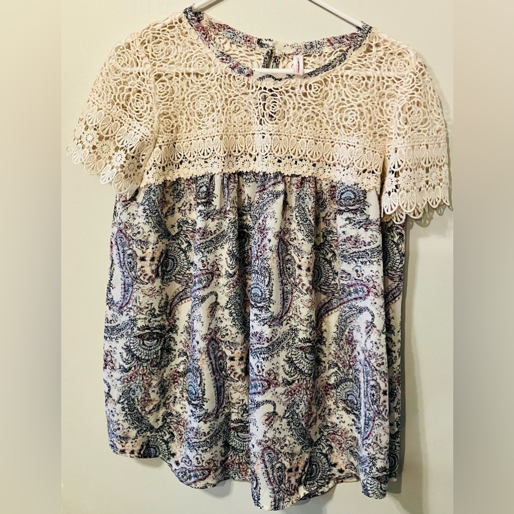 Xhilaration size Large Top Beige Lace